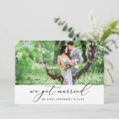 Modernes Minimalistisches kalligrafisches Hochzeit Ankündigung (Stehend Vorderseite)