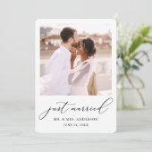 Modernes Minimalistisches kalligrafisches Hochzeit Ankündigung (Stehend Vorderseite)