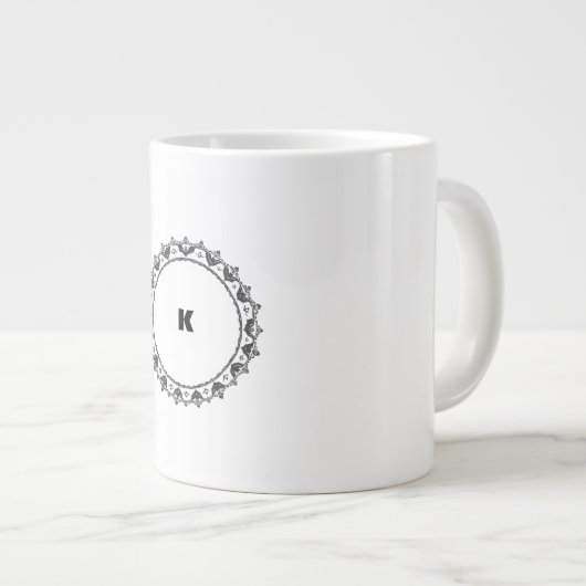 Modernes Minimalistisches Monogramm Jumbo-Tasse (Vorderseite Rechts)