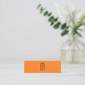 Modernes Minimalistisches Monogramm Orange Mini Visitenkarte (Stehend Vorderseite)