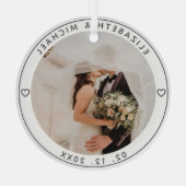 Modernes Minimalistisches Newlyweds Couple Wedding Ornament Aus Glas (Rückseite)