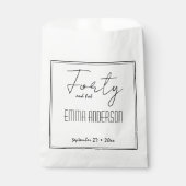 Modernes Minimalistisches Personalisiert Schwarz-w Geschenktütchen (Vorderseite)