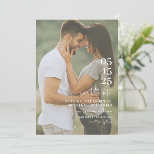 Modernes Minimalistisches QR-Code-Skript Hochfahre Save The Date (Stehend Vorderseite)