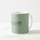 Modernes minimalistisches Salbeigrün-Geschäftslogo Kaffeetasse (VorderseiteRechts)