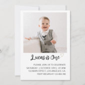 Modernes Minimalistisches Schwarz-Weiß-Foto Einladung (Vorderseite)