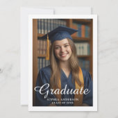 Modernes Minimalistisches Schwarz-Weiß-Grad-Foto Einladung (Rückseite)