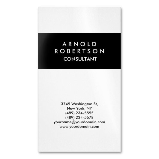 Modernes, Minimalistisches Schwarz-weißes Elegante Magnetische Visitenkarte (Vorderseite Vertikal)
