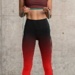 Modernes Minimalistisches Schwarzes Rot Capri Leggings<br><div class="desc">Schwarzes und reines rotes Gradientendesign. Trendy ombre für ihre Yoga Leggings mit einem hohen Taille. Modisches Geschenk für Ihre Lieblings-Fashionista. Farbtöne von Schwarz und Rot. Dieses grafische Bild überträgt nett zu vielen Geschenken.</div>