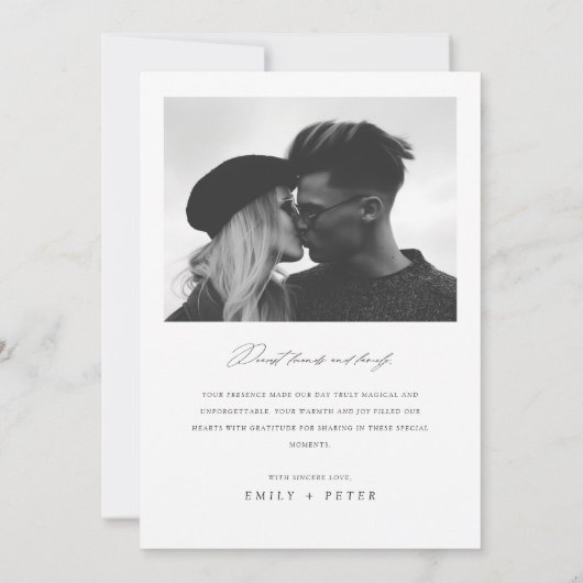 Modernes Minimalistisches Script 2 Foto Hochzeit Dankeskarte (Rückseite)