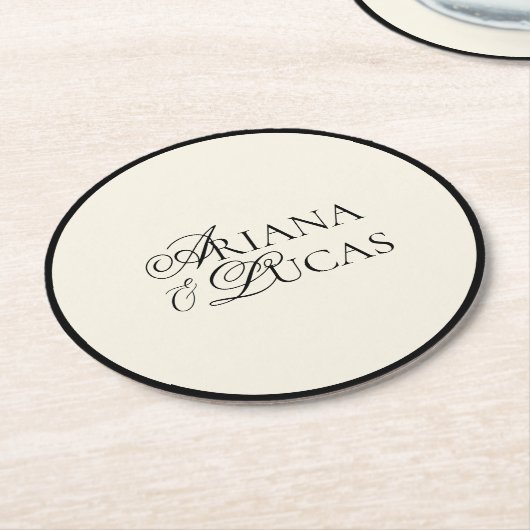 Modernes Minimalistisches Script Black & White Wed Runder Pappuntersetzer (Angewinkelt)