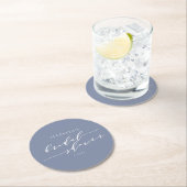 Modernes Minimalistisches Script Blue Brautparty C Runder Pappuntersetzer (Vor Ort)