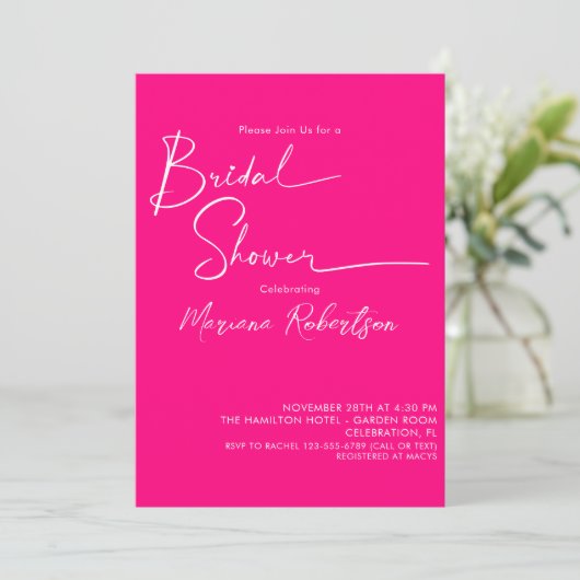 Modernes Minimalistisches Script-Bright Pink-Braut Einladung (Stehend Vorderseite)