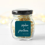 Modernes Minimalistisches Script Deep Aquamarin |  Quadratischer Aufkleber<br><div class="desc">Diese eleganten,  minimalistischen Hochzeitsaufkleber sind mit weißer,  moderner Schriftzeichen-Typografie und einem feinen Sans Serif-Text auf einem bunten,  aquamarinen Hintergrund für ein einfaches und stilvolles Design,  das Sie Liebe.</div>