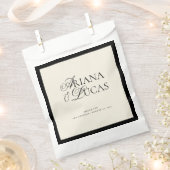 Modernes Minimalistisches Script Schwarz und Weiß  Geschenktütchen (Ausgeschnitten)