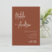 Modernes Minimalistisches Script Terracotta Weddin Einladung (Stehend Vorderseite)