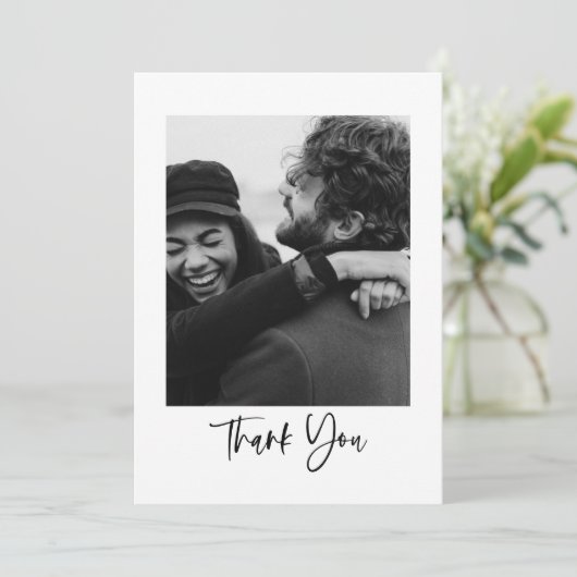 Modernes Minimalistisches Script Typografy Wedding Dankeskarte (Stehend Vorderseite)