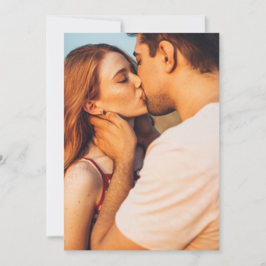 Modernes Minimalistisches Skript | Zwei Fotos Hoch Einladung (Rückseite)