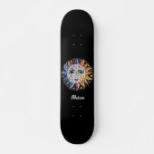 Modernes Minimalistisches Sonnenmongramm Skateboard (Vorne)