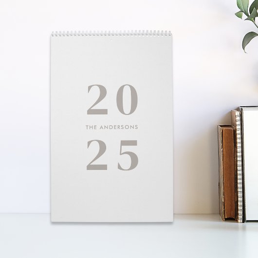 Modernes Minimalistisches Taupe 2025 Familienname Kalender