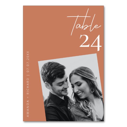 Modernes Minimalistisches Terracotta Wedding Foto Tischnummer (Vorderseite)