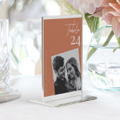 Modernes Minimalistisches Terracotta Wedding Foto Tischnummer