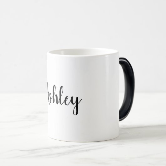 Modernes Minimalistisches Weiß-Schwarz Verwandlungstasse (VorderseiteRechts)