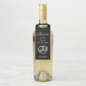 Modernes Minimalistisches Weißschwarzes Brautparty Flaschenanhänger (Auf Flasche)