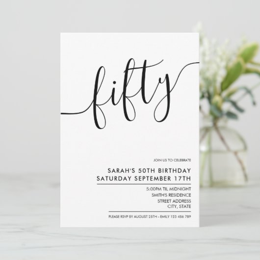 Modernes Minimalistisches White Script 50. Geburts Einladung (Stehend Vorderseite)