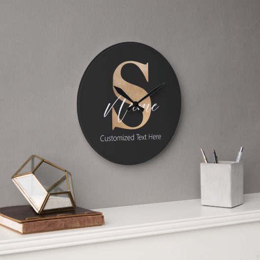 Modernes Mit Monogramm Erstklassiges S & Name Pers Große Wanduhr (Büro)