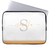 Modernes Mit Monogramm Minimalistisches Peach Scri Laptopschutzhülle (Vorderseite)