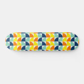 Modernes Mittelalter geometrisch Cool Skateboard (Horizontal)