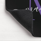 Modernes Monogram Black Lila Violet Girly Script Mousepad (Ecke)