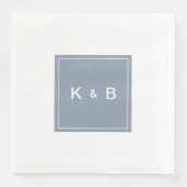 Modernes Monogram Dustblau-Weiß-Abendessen Serviette (Vorderseite)