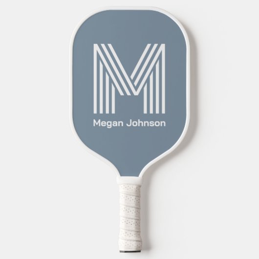 Modernes Monogram Dusty Blue Pickleball Paddel Schläger (Vorderseite)