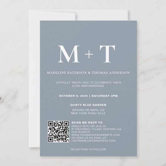 Modernes Monogram Dusty Blue QR Code UAwg Wedding Einladung (Vorderseite)