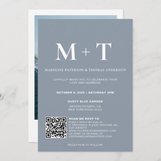 Modernes Monogram Dusty Blue QR Code UAwg Wedding Einladung (Vorne/Hinten)