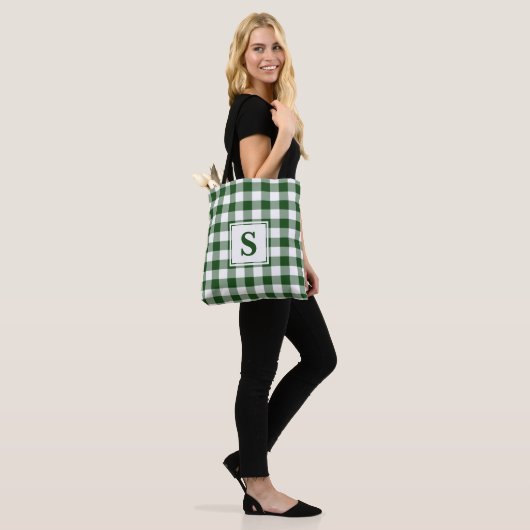 Modernes Monogram Green und White Gingham Pattern Tasche (Am Model)