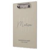 Modernes Monogram Logo Beige Consultant Klemmbrett (Links)