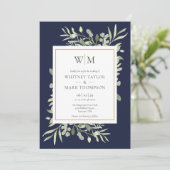 Modernes Monogram Navy Blue Greenery Foto Wedding Einladung (Stehend Vorderseite)