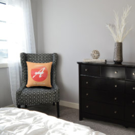 Modernes Monogramm Anfangsbuchstaben orangefarbene Kissen