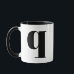 Modernes Monogramm Anfangsbuchstaben q Schwarz und Tasse<br><div class="desc">Niedliches modernes q Monogramm in Schwarzweiß. Wenn Ihr bevorzugter Brief auf dieser Tasse nicht funktioniert,  lesen Sie bitte die Monogramm-Tasse für den gewünschten Brief oder kontaktieren Sie mich.</div>
