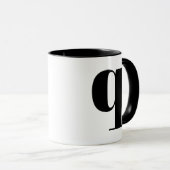 Modernes Monogramm Anfangsbuchstaben q Schwarz und Tasse (VorderseiteRechts)