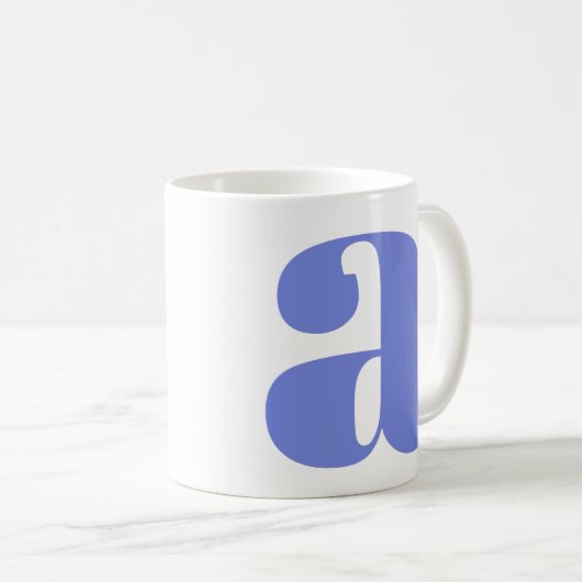 Modernes Monogramm-Anfangsschreiben in Periwinkle Kaffeetasse (VorderseiteRechts)
