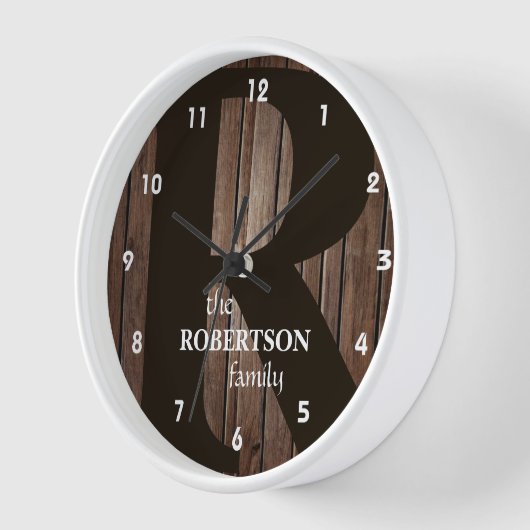 Modernes Monogramm aus rustikalem Holz Uhr (Winkel)