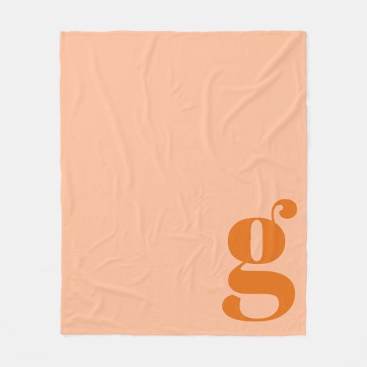 Modernes Monogramm Bold Initial Peach Orange Minim Fleecedecke (Vorderseite)