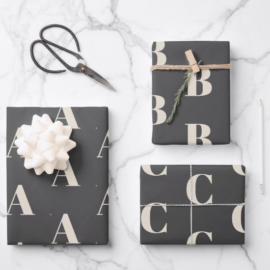 Modernes Monogramm Creme dunkelgrau Anfangsmuster Geschenkpapier Set (Vorderseite)