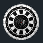 Modernes Monogramm Dartscheibe<br><div class="desc">Erstellen Sie Ihr eigenes modernes Minimalistisches Monogram Black and White Dart Board. Mein Design verbindet zeitlose Eleganz mit einer modernen Drehung. Mit einem eleganten Schwarz-Weiß-Farbschema hebt er ein personalisiertes Monogramm für eine einzigartige, individuelle Touch hervor. Dieses elegante Hotel eignet sich hervorragend für ein erhöhtes Gießen und strahlt klassische maskuline Eleganz...</div>