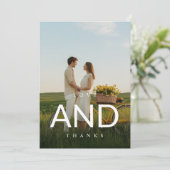 Modernes Monogramm-Foto Dankeskarte (Stehend Vorderseite)