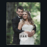 Modernes Monogramm-Foto Puzzle<br><div class="desc">Stilvolles und Chic-Fotoandenken, das für das eines netten Geschenks personalisiert sein kann.</div>