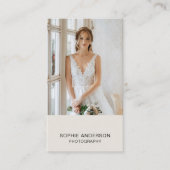 Modernes Monogramm Fotograf Foto QR Tan Visitenkarte (Vorderseite)